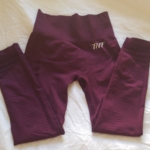 SOLD!! Seamless Maroon Apex Leggings